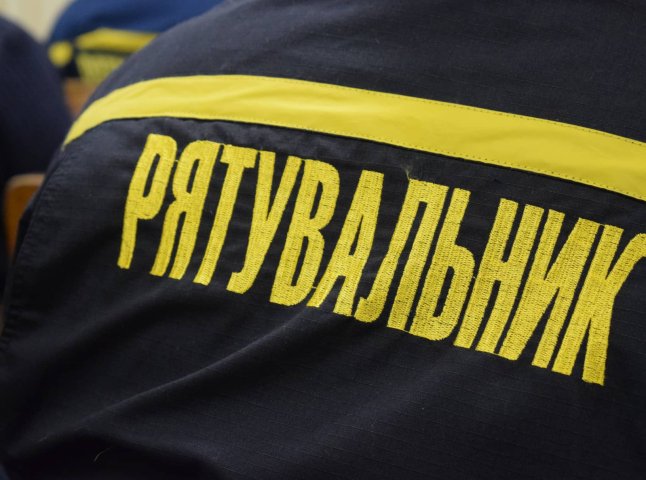 На Закарпатті травмувалася туристка: рятувальники надали допомогу