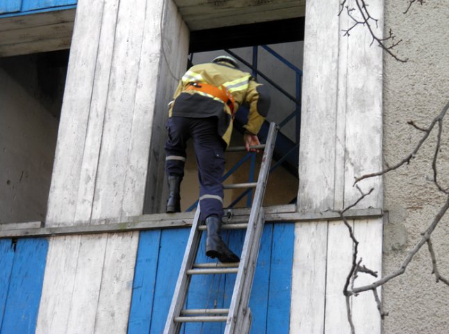 В Ужгороді триває професійна підготовка пожежних-рятувальників