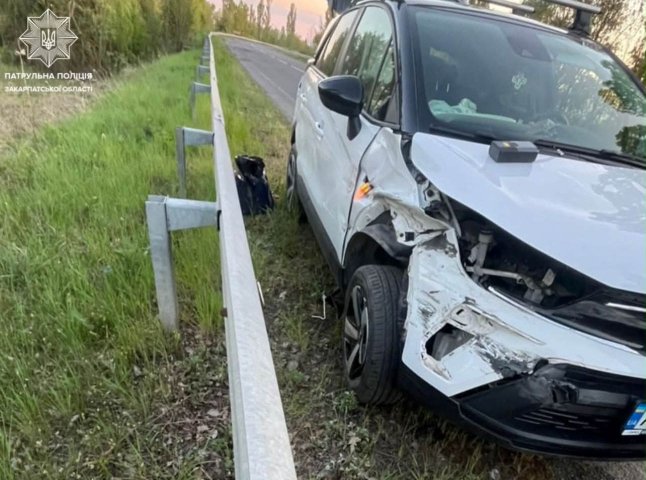 Порушив правила та влетів у відбійник: на Ужгородщині сталася п’яна ДТП