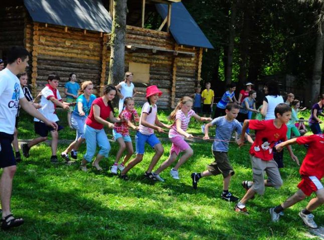 На засіданні виконкому затвердили рішення про створення в Ужгороді дитячих таборів відпочинку