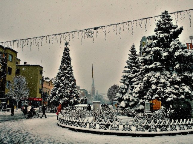 Розважальні заходи в Мукачеві 18 грудня: запалення вогнів ялинки, літературне свято, благодійна вистава