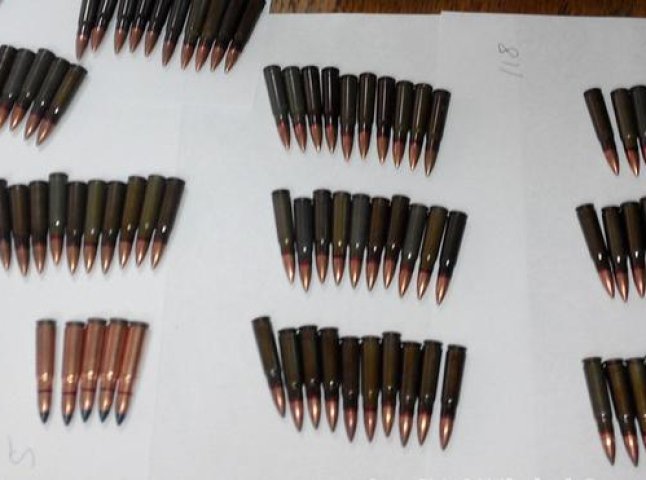 Обласні прикордонники виявили контрабандний сховок з набоями калібру 7,62 мм