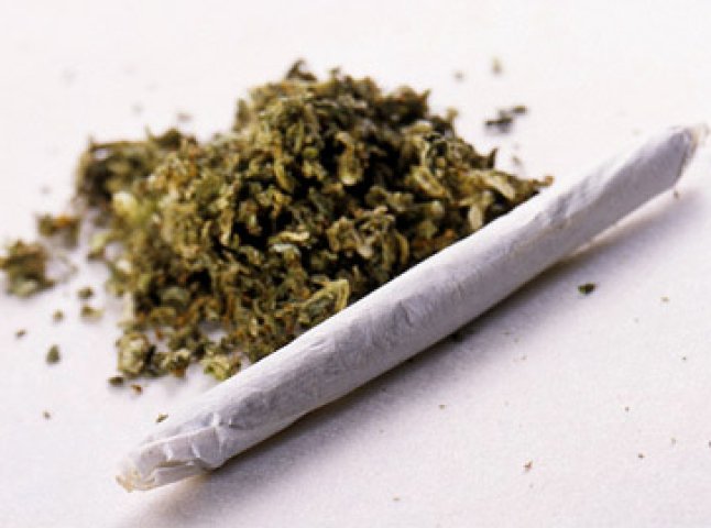 35-річний мукачівець поплатився свободою за збуття марихуани