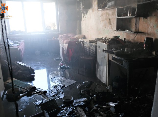 Пожежа в гуртожитку в Ужгороді: фото та подробиці від рятувальників