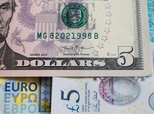 Долар невпинно зростає: озвучено новий курс валют