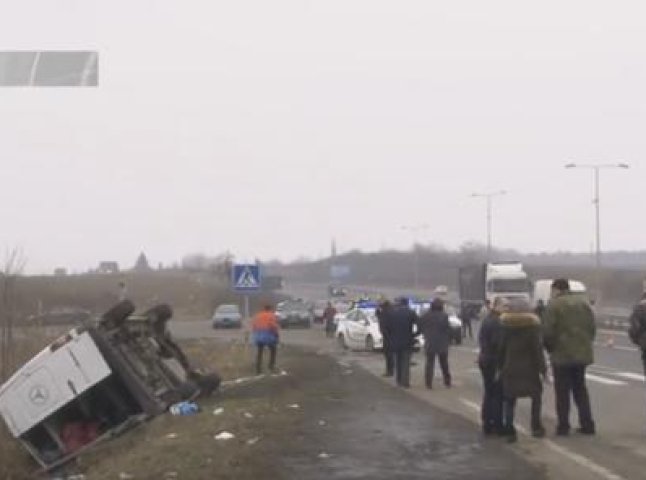 На водія приватної маршрутки, який спричинив ДТП на Ужгородщині, відкрили кримінальне провадження