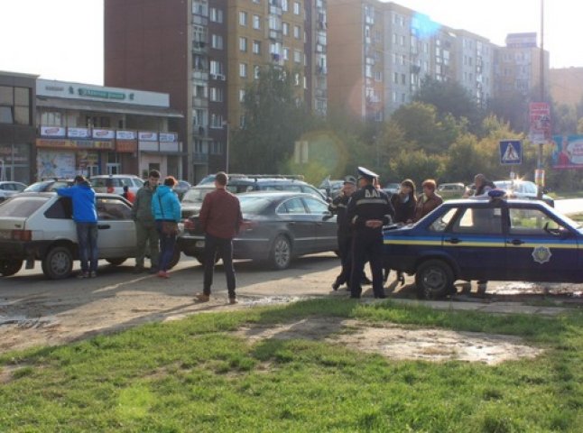 В Ужгороді в ДТП потрапили старий і новий автомобілі