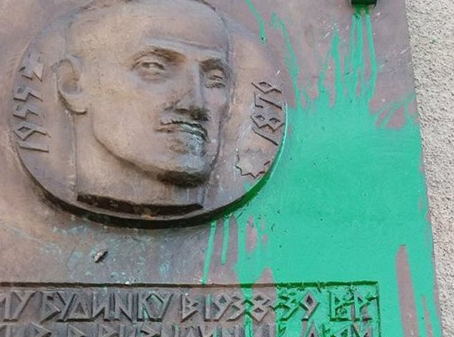 Вандали вчергове спаплюжили пам’ятний знак героям Карпатської України