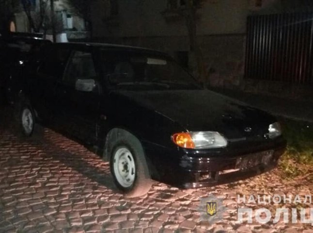 У Мукачеві від чоловіка із двору викрали авто