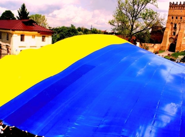 У День Державного Прапора України в Ужгороді розгорнуть велетенський синьо-жовтий стяг