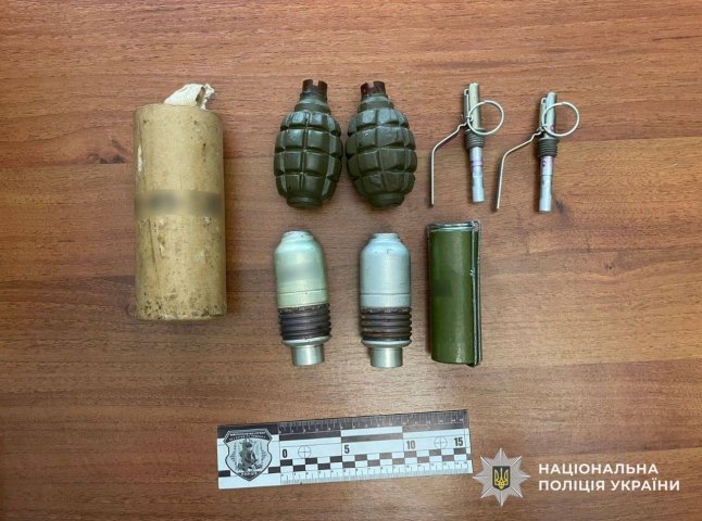 Поліція затримала торговця зброєю та боєприпасами Поліція затримала торговця зброєю та боєприпасами