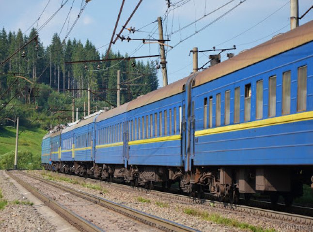 У поїзді "Ужгород-Одеса" стався кривавий інцидент. Мережу облетіло шокуюче відео