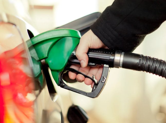 Бензин у серпні зросте на 1-2 гривні