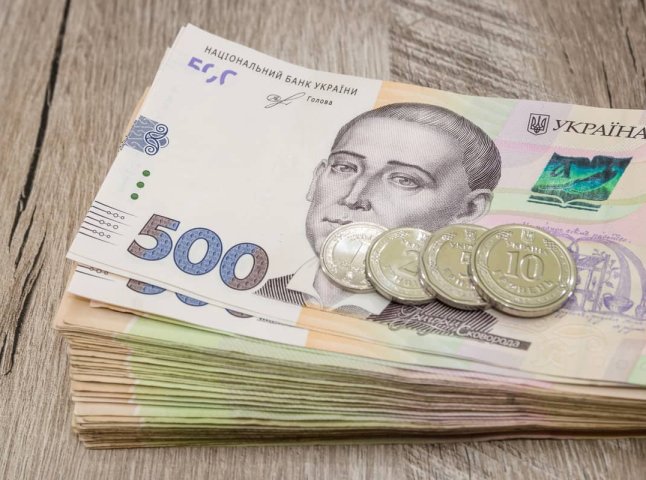 На картку до 15 серпня надійде 2000 або 3000 гривень: хто до суботи матиме допомогу