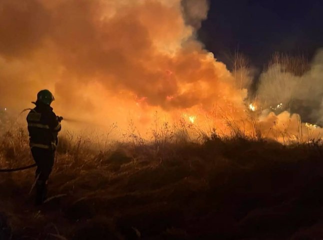 Спалювання сухої трави на Закарпатті призвело до трагедії: що сталось