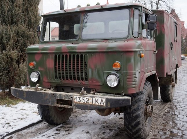 Мешканці Тересви відремонтували для добровольців АТО автомобіль "ГАЗ-66"