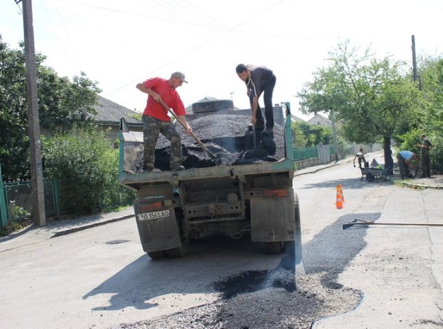 На Радванці продовжують ремонтувати дороги