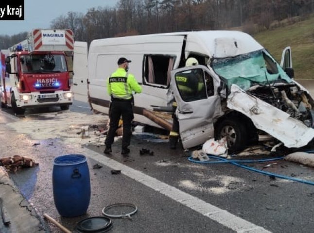 Смертельна ДТП: мікроавтобус із українцями потрапив у аварію в сусідній країні