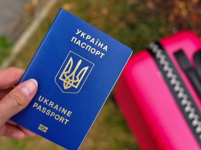 Виїзд за кордон з червня 2025 року: для українців готують приємне нововведення Виїзд за кордон із червня 2025 року