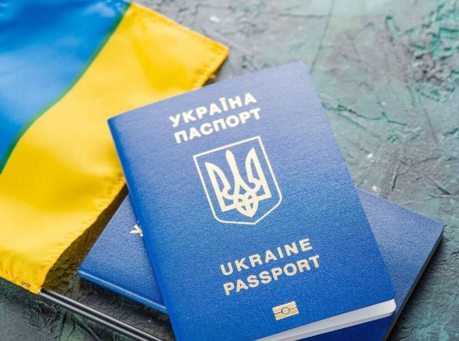 Дві важливі новини для українців, які виїхали за кордон: для них будуть зміни