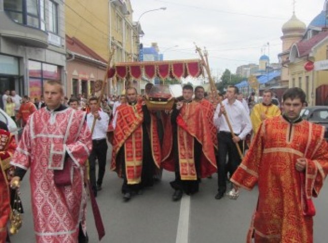 Греко-католики Закарпаття пройшли Хресною Ходою вулицями Ужгорода