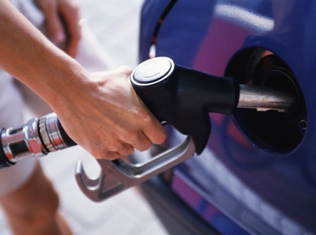 Мукачівське підприємство оштрафували за завищені ціни на бензин