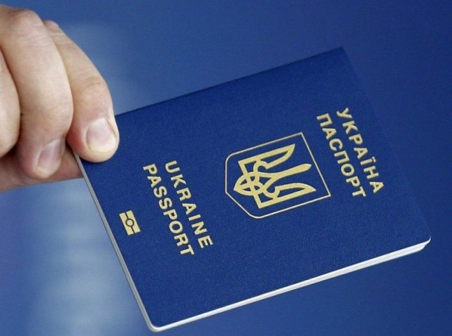 В Україні на 5 років продовжили строк дії закордонних паспортів