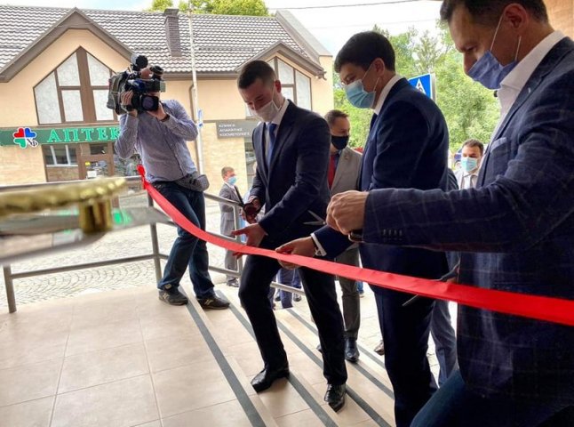 Голова ВР України перерізав стрічку: у Мукачеві відкрили оновлену поліклініку