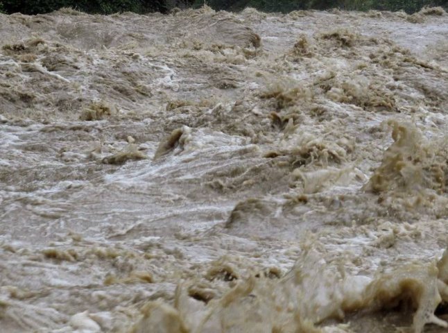 Закарпатців попереджають про підвищення рівнів води на річках