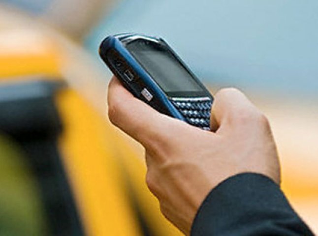 Жителя Мукачева побили і відібрали мобільний телефон