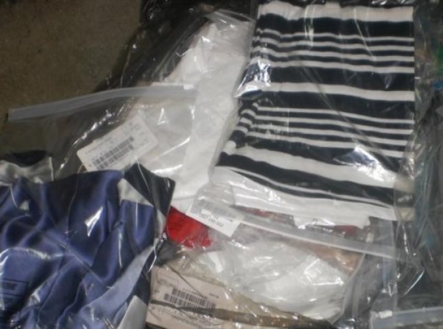 На одному із заводів Ужгорода податківці виявили контрабандний одяг вартістю майже 4 мільйони гривень