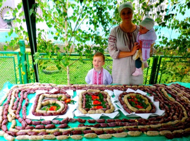 У Худльові, що на Ужгородщині, до 600-річчя села приготували гігантську гурку