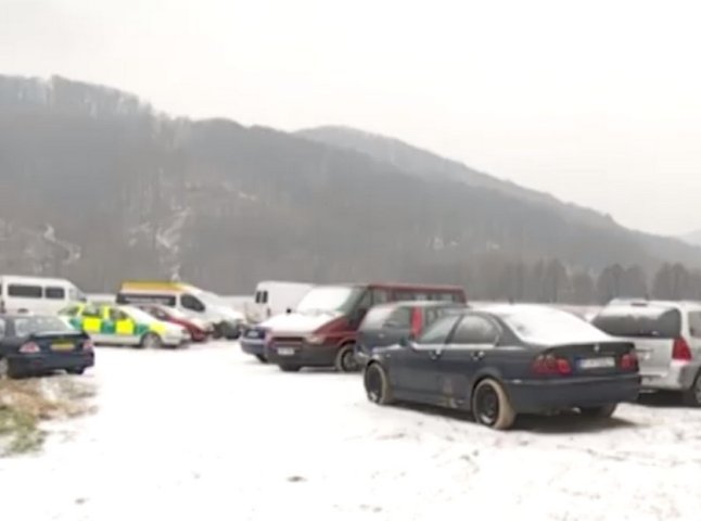 Авто вже ніде припаркувати: словаків закликають не дозволяти українцям залишати свої машини у їхніх селах