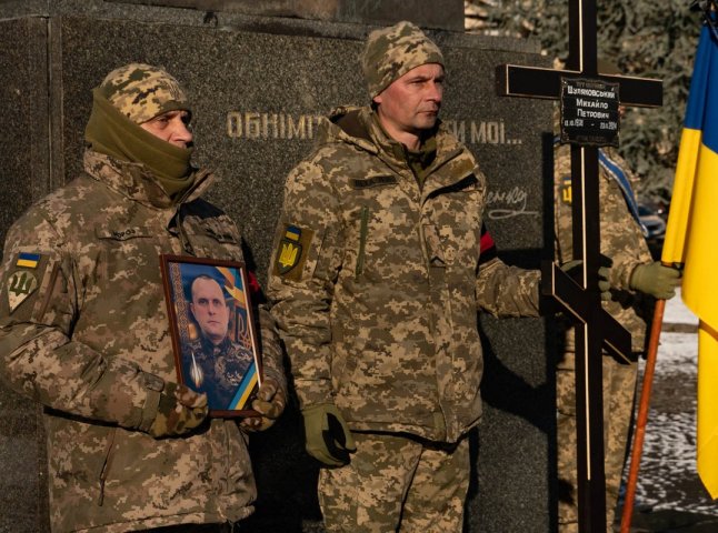 Двоє дітей втратили батька: в Ужгороді поховали полеглого Героя