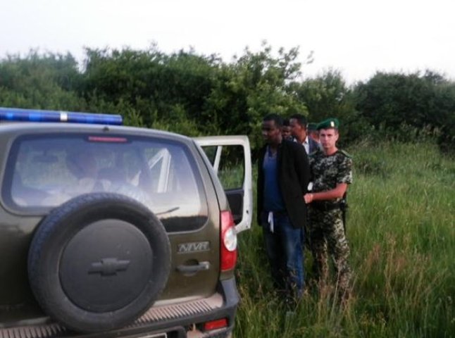 Прикордонники затримали чотирьох сомалійців, які намагалися потрапити в Угорщину