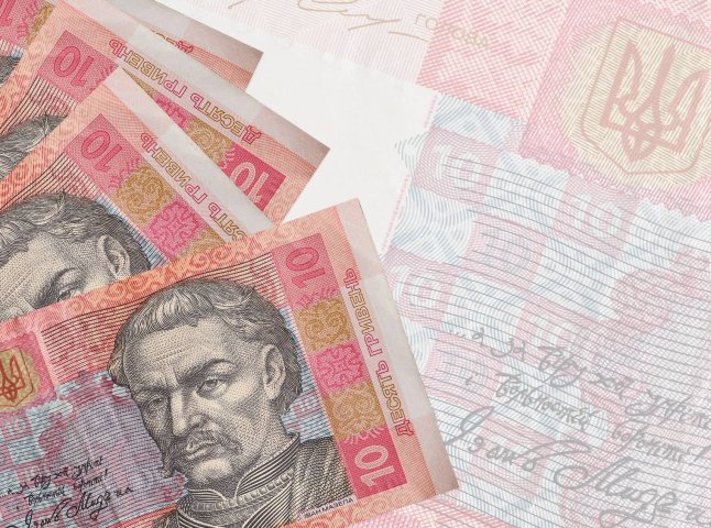 Фото паперових гривень, які перестали приймати у магазинах з 2 березня