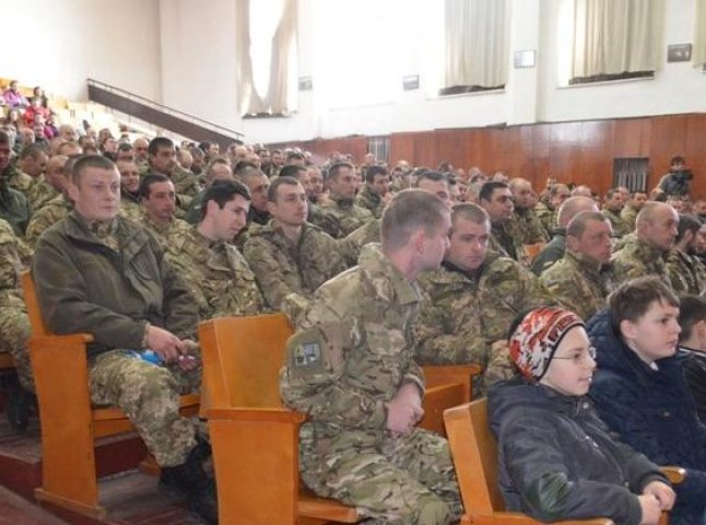 Ужгородці влаштували бійцям 128-ої бригади урочисту зустріч (ФОТО)