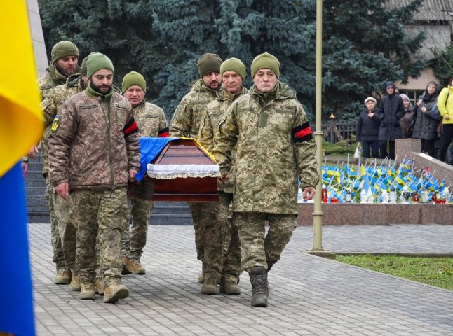 В Ужгороді поховали воїна, якого 15 місяців вважали зниклим безвісти