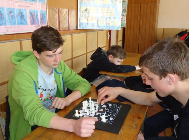 У селищі Ясіня відкрито черговий шаховий гурток
