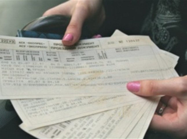 Жінка намагалась купити квиток по підробленому посвідченню