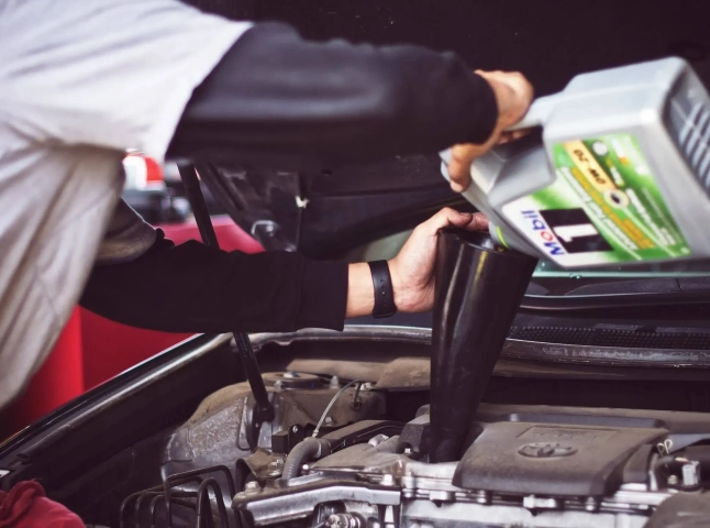 Яку моторну оливу обрати для авто з пробігом понад 200 000 км