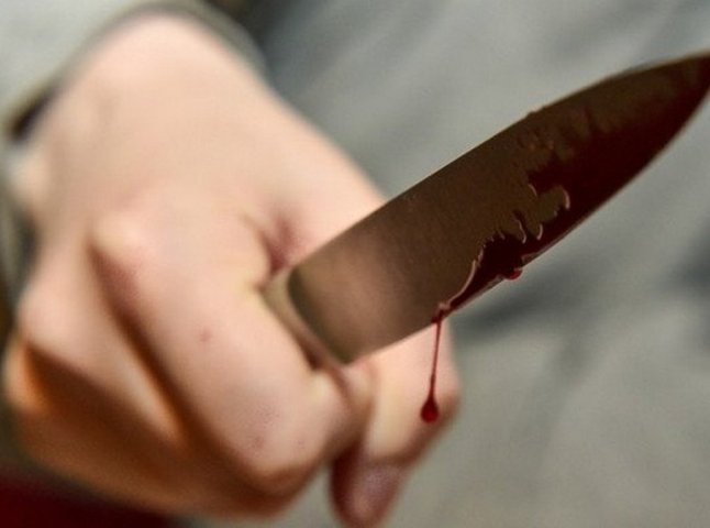 Сварка 16-річного хлопця з дівчиною закінчилась ножовим пораненням