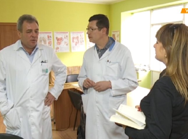 Закарпатський лікар "поділився роботою" з одним із кращих лікарів Донеччини