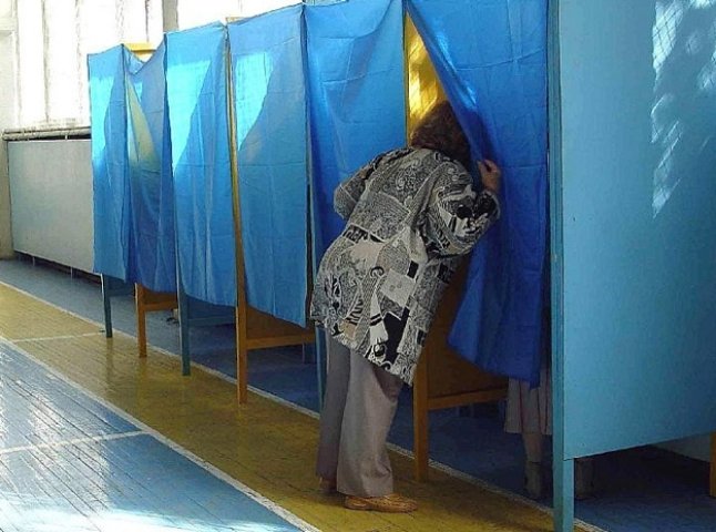У Мукачеві люди на вибори поки не сильно поспішають
