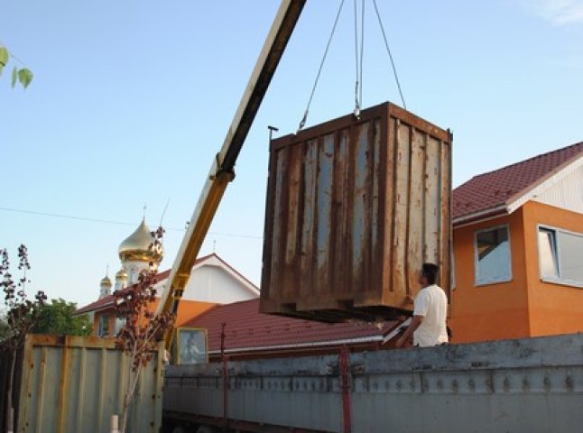 Власники згорілих магазинів "логойдівського" ринку повертаються до контейнерів