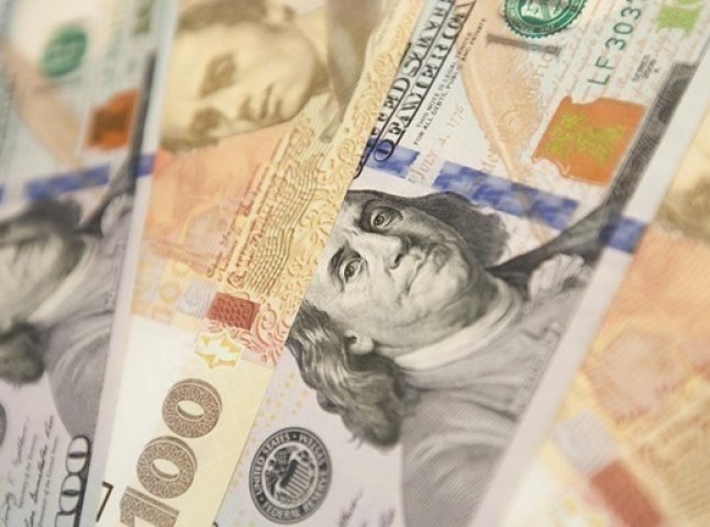 Гривня продовжує знецінюватись: курс валют на 14 вересня