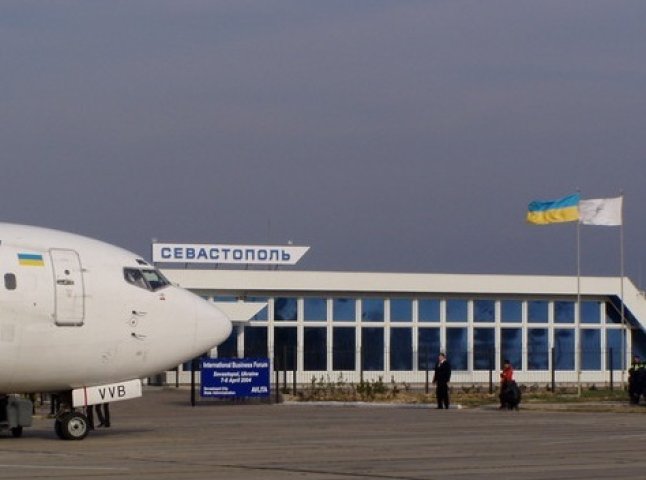 Російські військові захопили аеропорт Севастополя