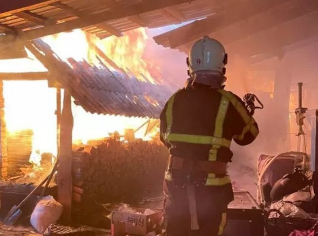 Рятувальники розповіли про велику пожежу в Мукачеві