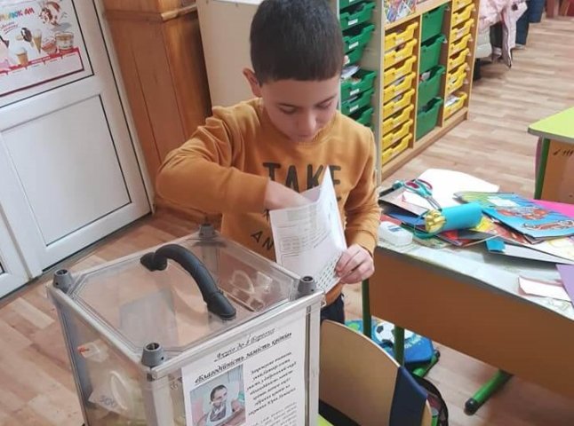 В одній із шкіл Мукачева провели доброчинну акцію, аби допомогти жителю Ракошина