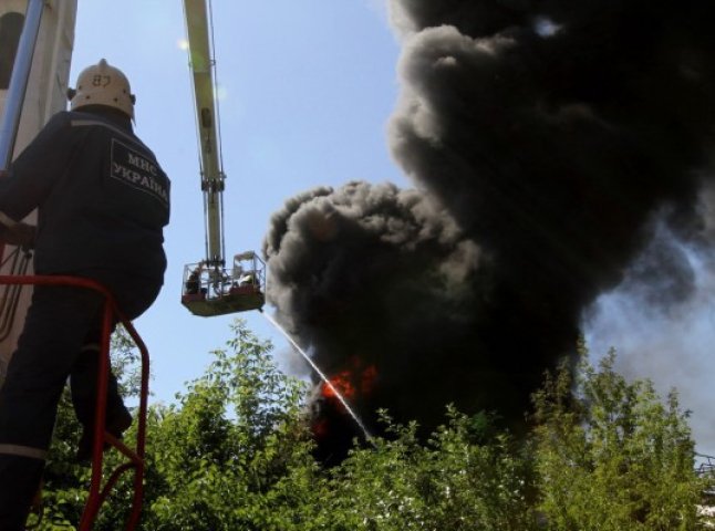 У Макіївці горить завод "Омега"